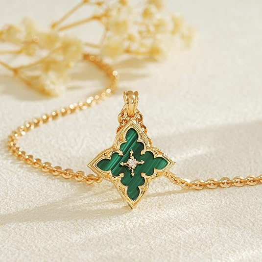 Graciela - Collar con Colgante de Trébol de Esmeralda | Dorado