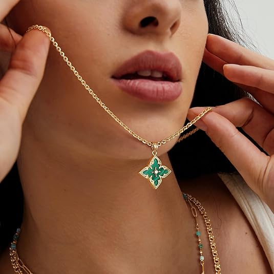 Graciela - Collar con Colgante de Trébol de Esmeralda | Dorado