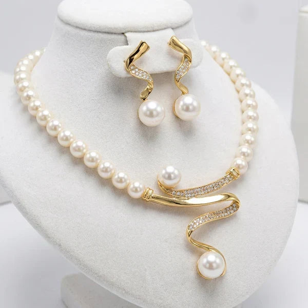 Almudena - Set de Collar y Pendientes con Perlas Naturales