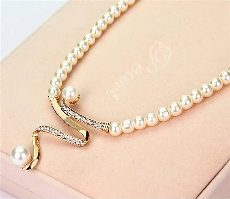 Fabiola - Conjunto de Collar y Pendientes con Perlas Naturales