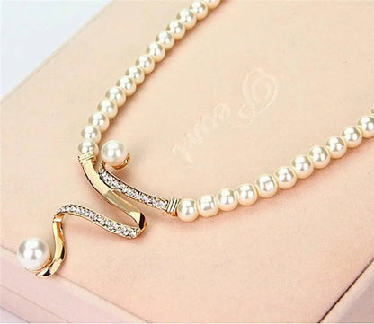 Almudena - Set de Collar y Pendientes con Perlas Naturales