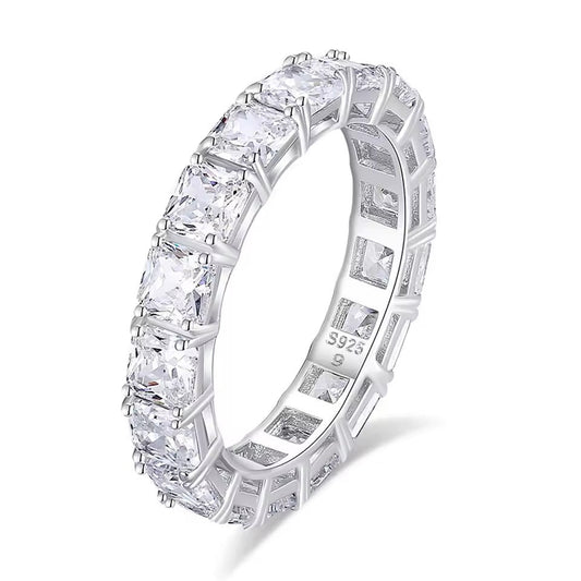 Anillo Clásico Vintage de Circonia en Plata