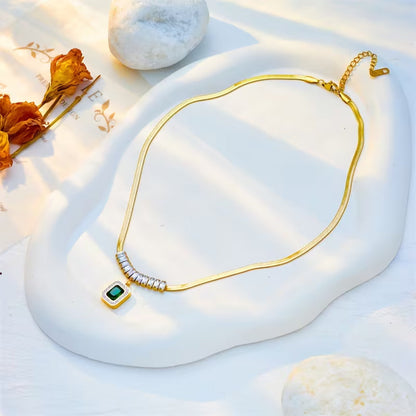 Gema - Collar Prisma de Esmeralda Regalia | Dorado