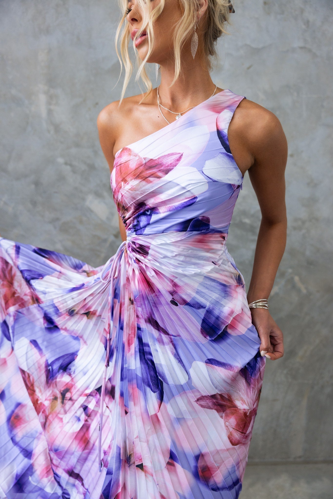 Irene - Vestido Midi Plisado con Un Solo Hombro