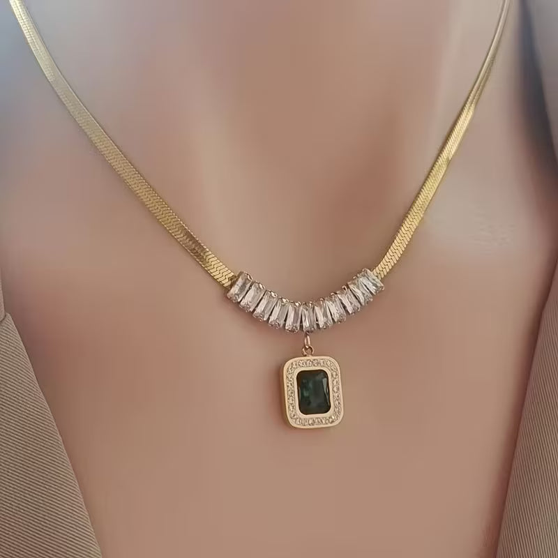 Gema - Collar Prisma de Esmeralda Regalia | Dorado