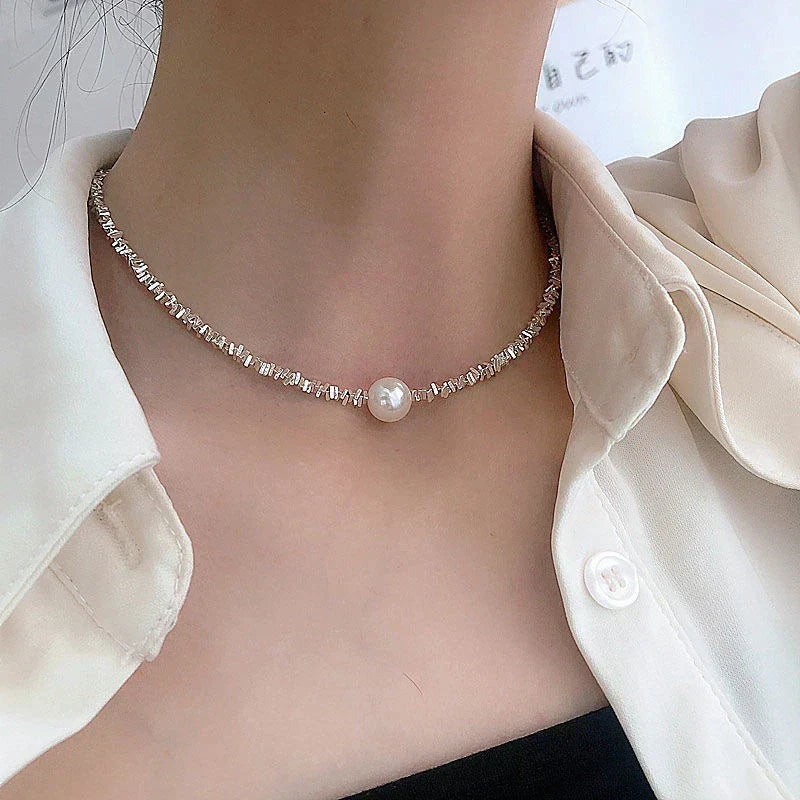 Dionisia - Collar de Perlas en Oro Blanco