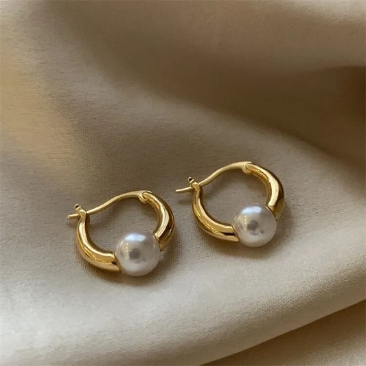 Aretes Elegantes de Perla Dorados