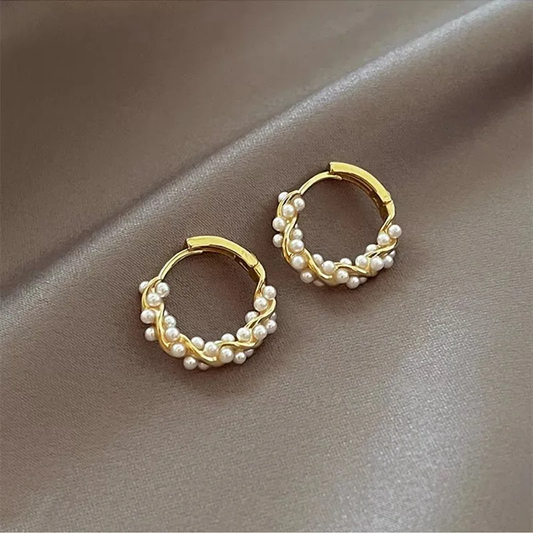 Aretes Elegantes Redondos de Perla con Incrustaciones