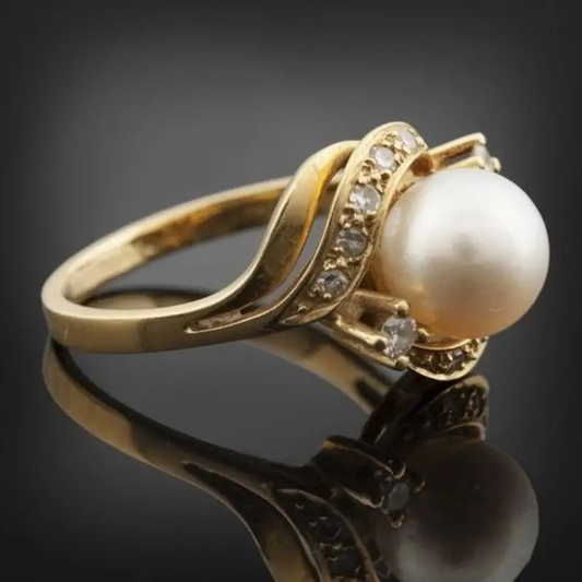 Anillo Elegante de Oro con Perla y Brillante