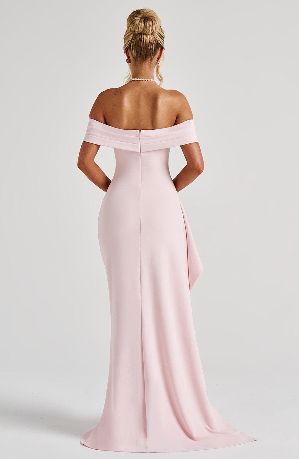 Alba - Vestido Maxi de Satén con Hombros Descubiertos