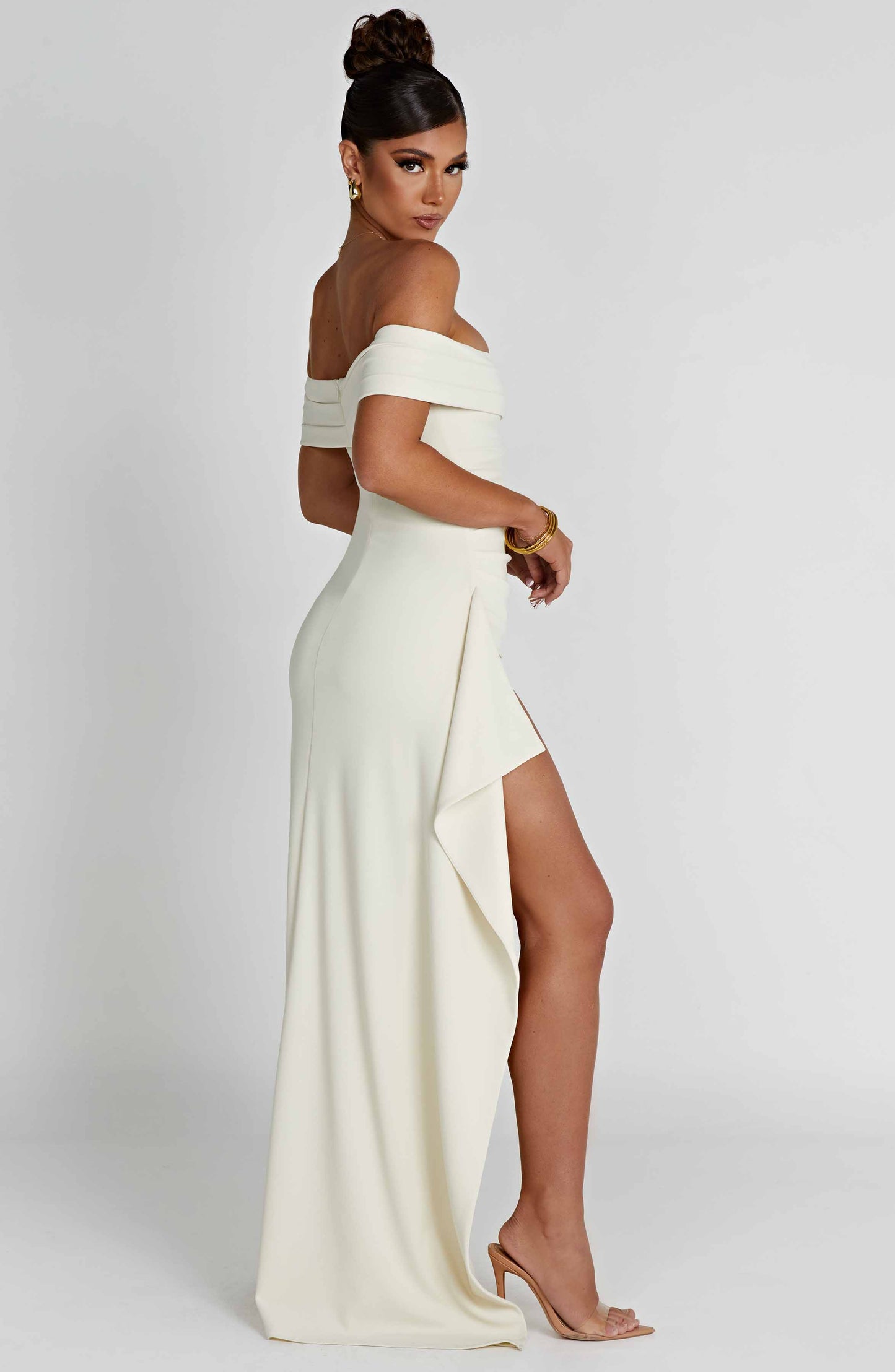 Alba - Vestido Maxi de Satén con Hombros Descubiertos