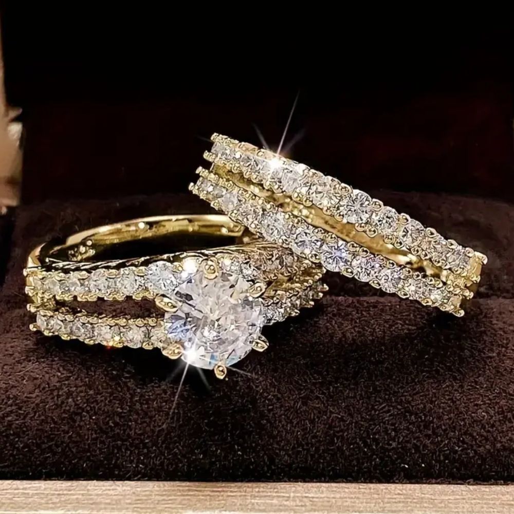 Eternal Radiance - Set de Anillos Dorados con Circonitas