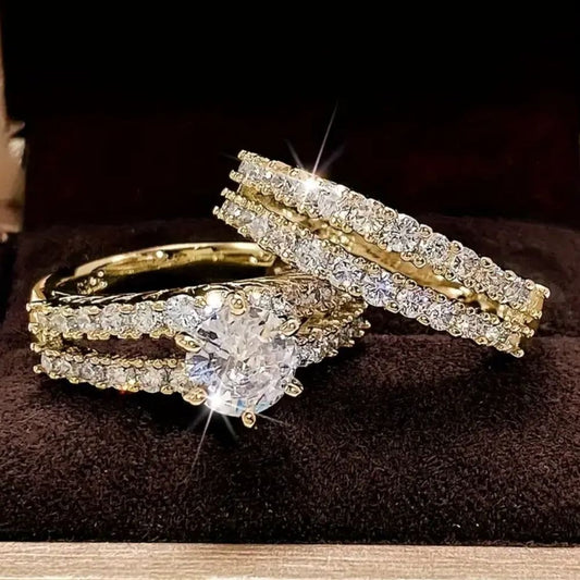 Eternal Radiance - Set de Anillos Dorados con Circonitas
