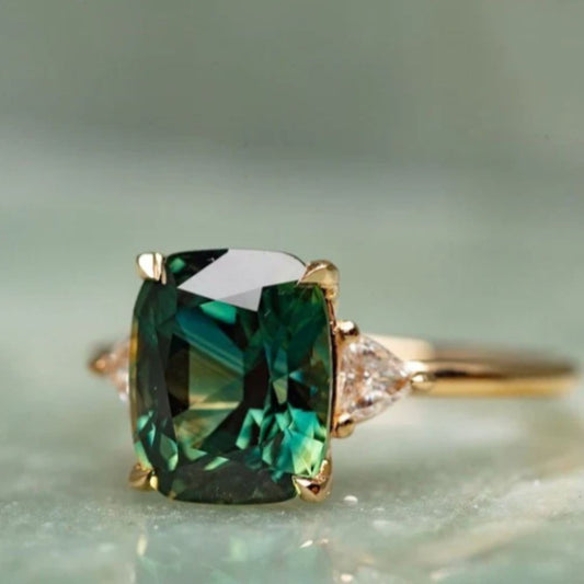 Anillo de Oro Vintage con Gema Verde
