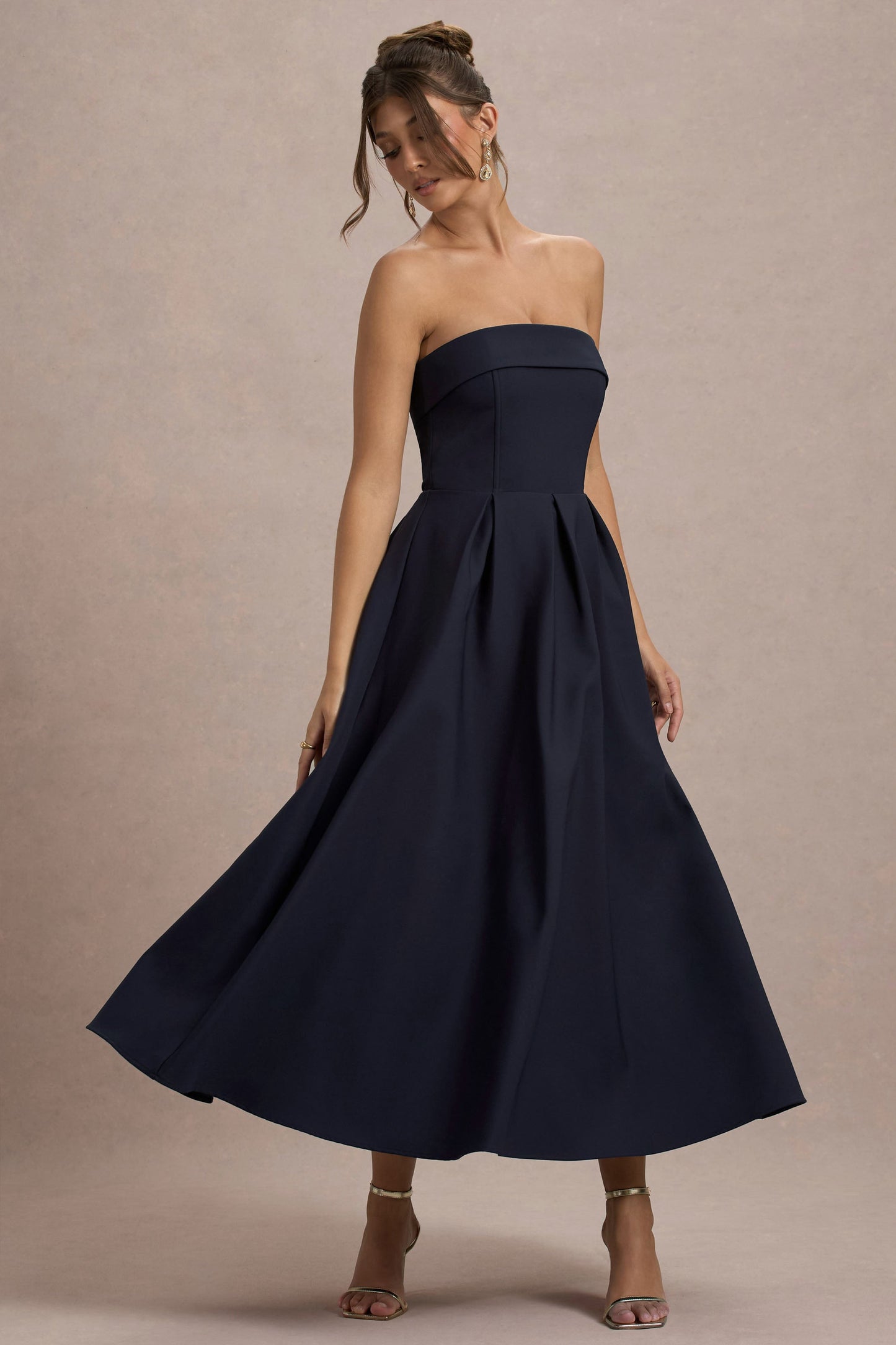 Ana - Vestido Midi con Estilo y Escote de Hombros Descubiertos